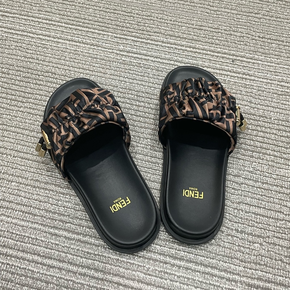 🌙Fendi Women's Brown Slippers🌙